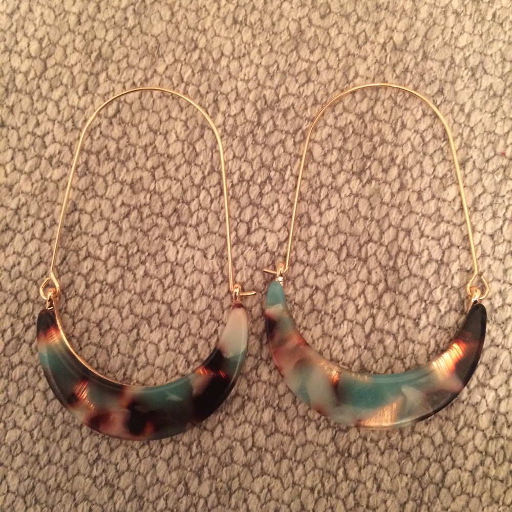 Drop on You Earrings/Tortoise - Picture 2 of 4